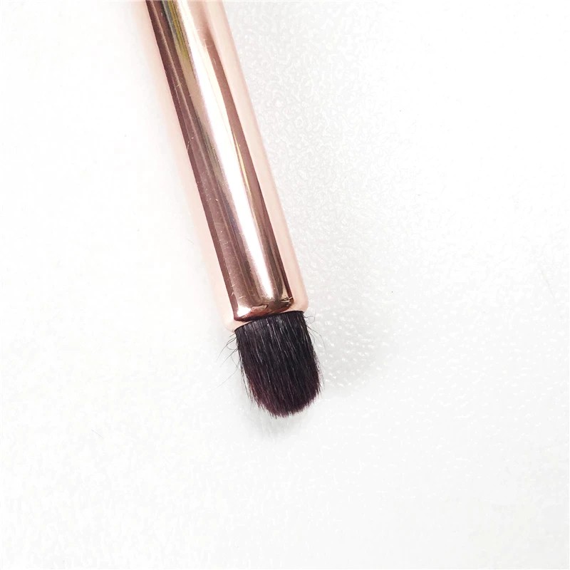 Cọ Trang Điểm Charlotte Tilbury Eye Smudger (Đánh Hốc Mắt)