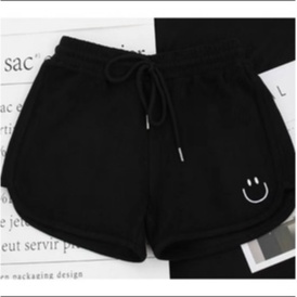 Quần short nữ cạp chun thêu hình mặt cười