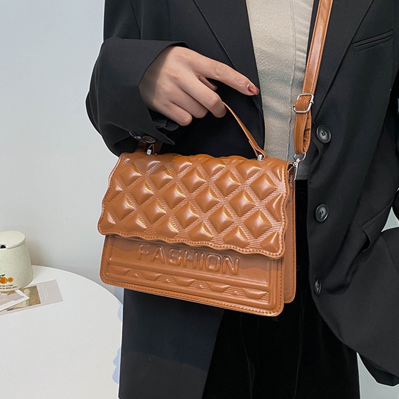 Túi đeo chéo hình vuông dập nổi họa tiết hình thoi đơn giản phong cách retro cho nữ