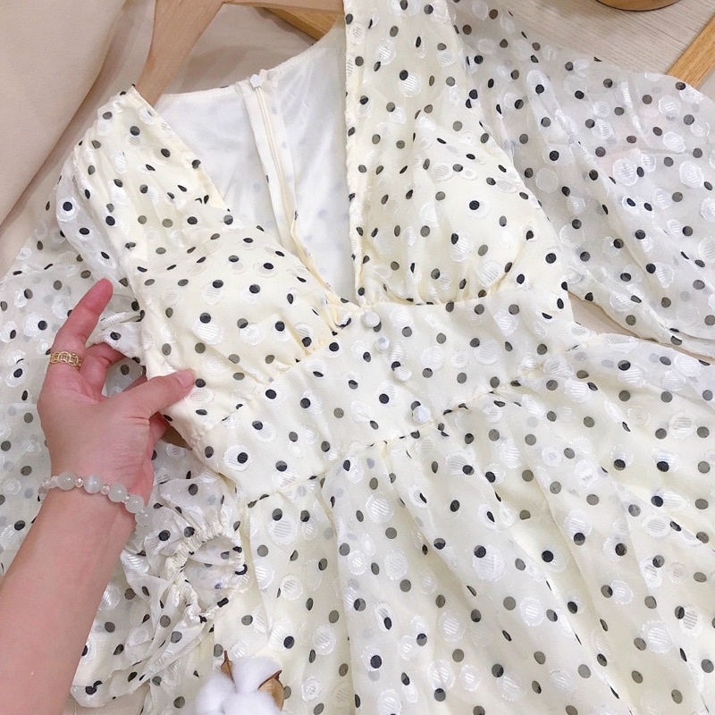 ‼️‼️đầm ren bi cổ v nút bọc,hàng đẹp y hình nè