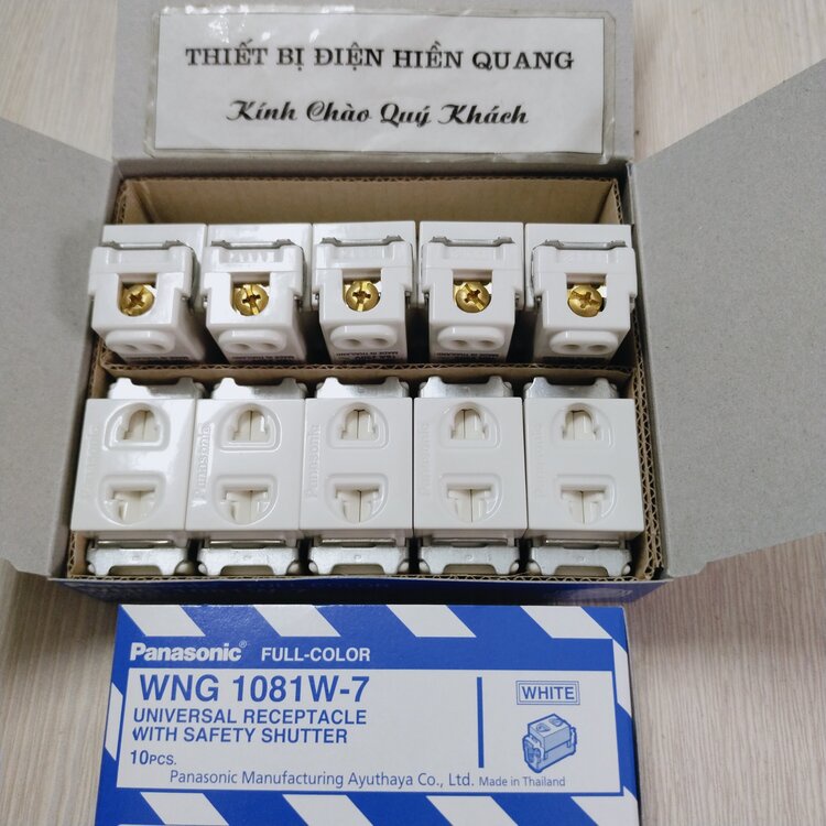 1 Hộp 10 hạt ổ cắm màn che Panasonic Full  hàng chính hãng