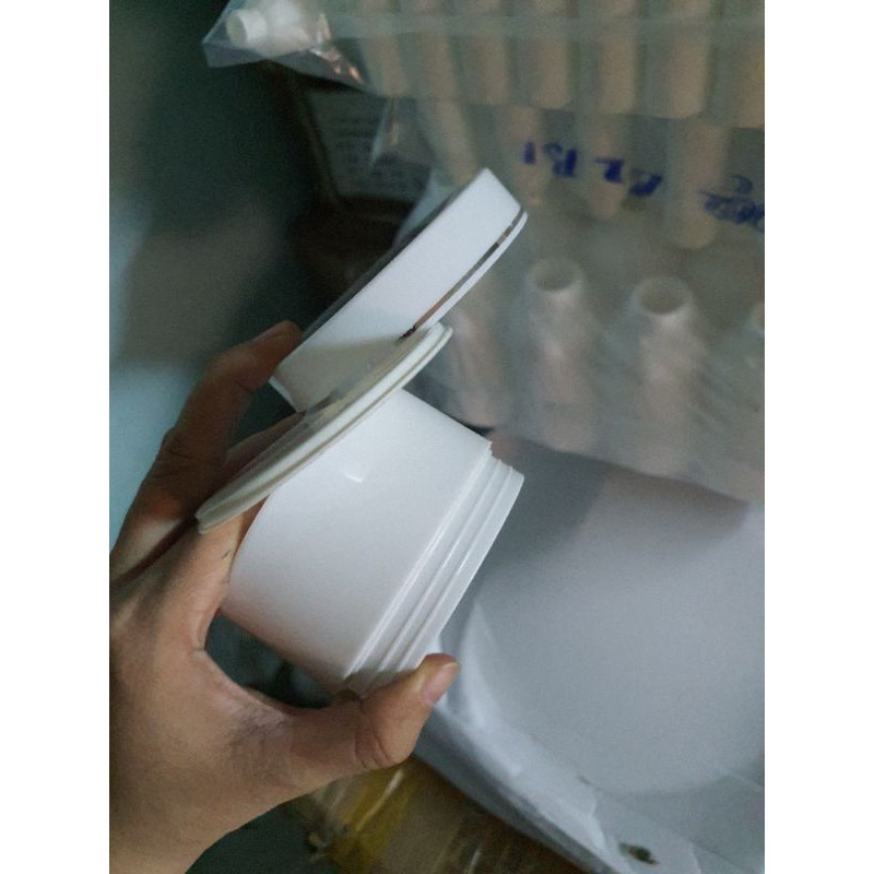 hủ rỗng 100gram  màu trắng