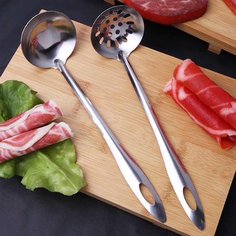 Môi múc canh inox có thủng và không thủng