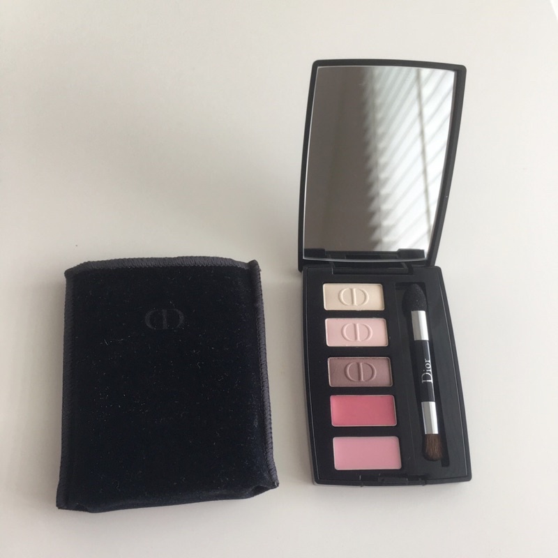Dior compact lip&eyes palette gồm cọ son và túi nhung Dior