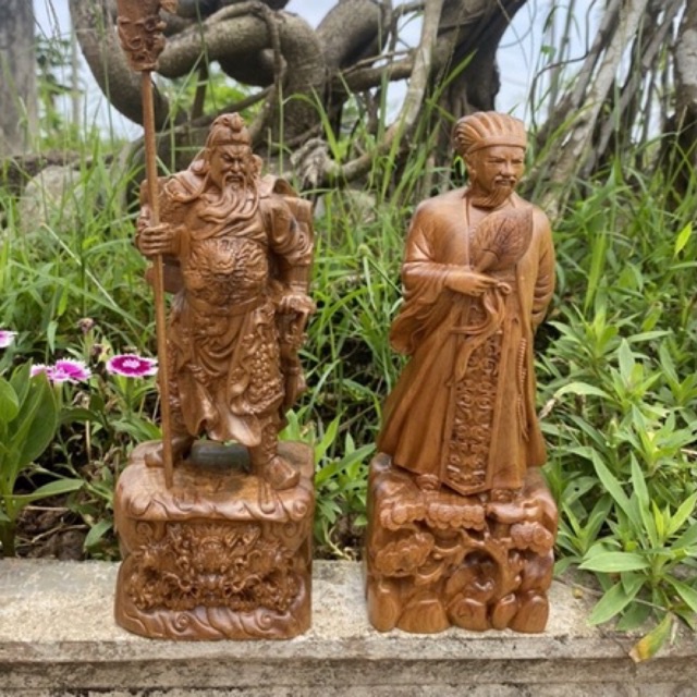 Bộ tượng gỗ phong thuỷ quan công và khổng minh gỗ bách xanh , huyết long , hương đỏ dùng trang trí không gian gia đình