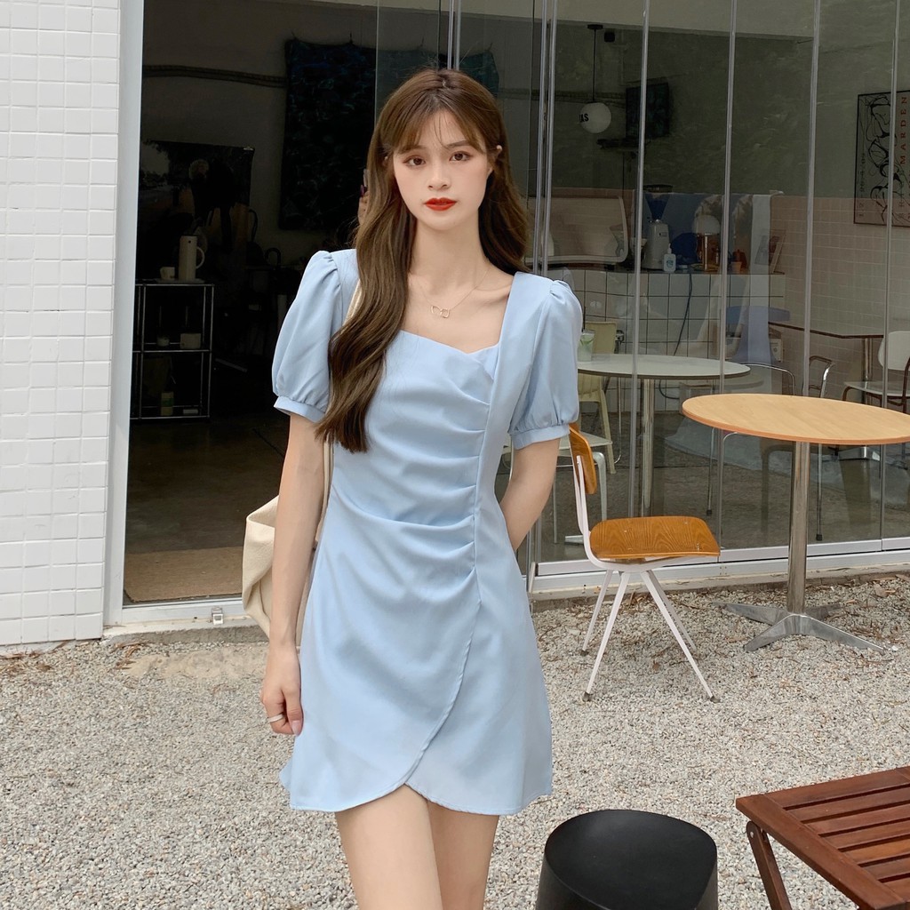 Váy cổ vuông xếp ly eo ngắn tay
