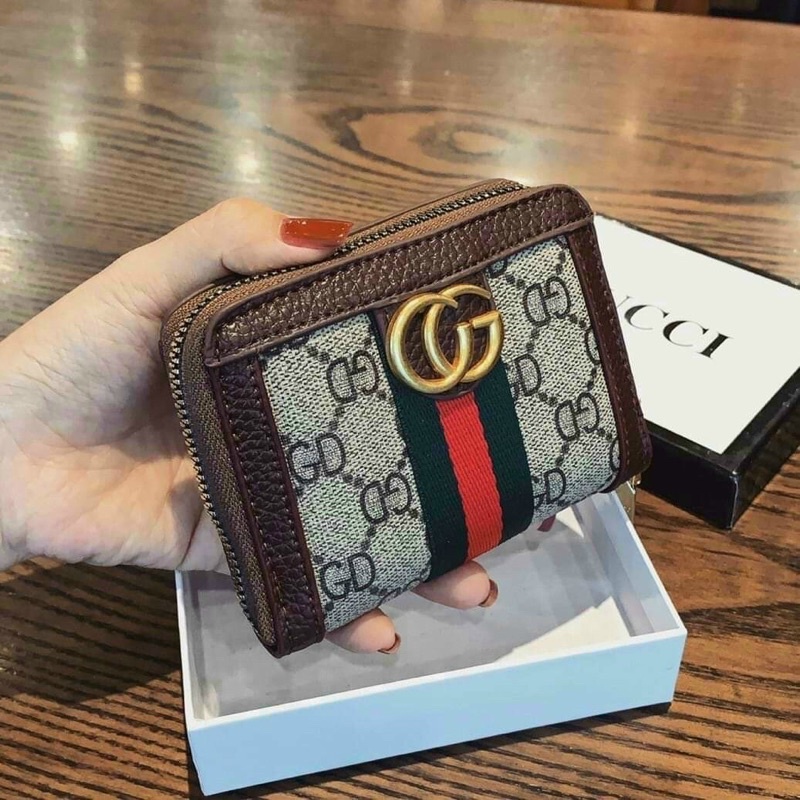 Ví CG siêu xinh kèm túi hãng và thẻ giấy