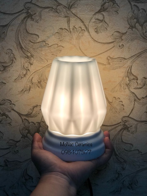 Đèn điện xông tinh dầu dáng kim cương sứ thấu quang Bát Tràng
