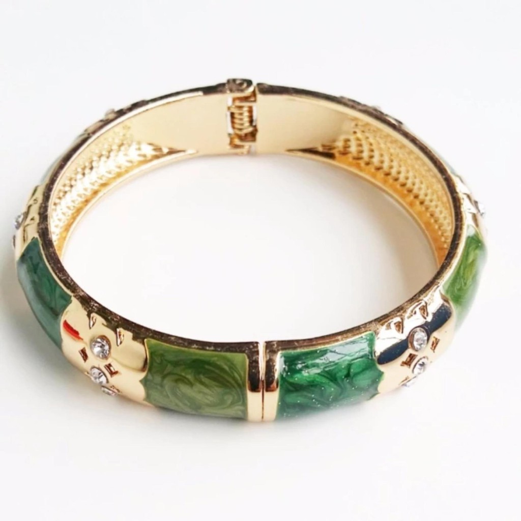 Vòng tay nữ mã não xanh đính pha lê