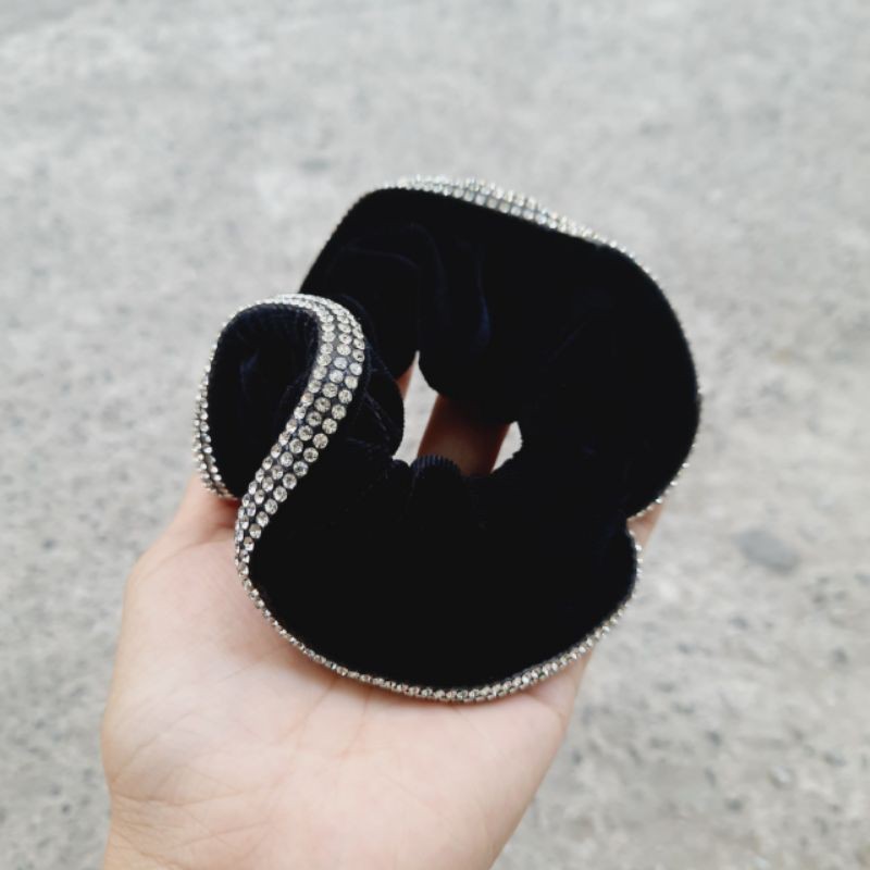 Cột tóc nhung đính soàn 3 hàng màu đen