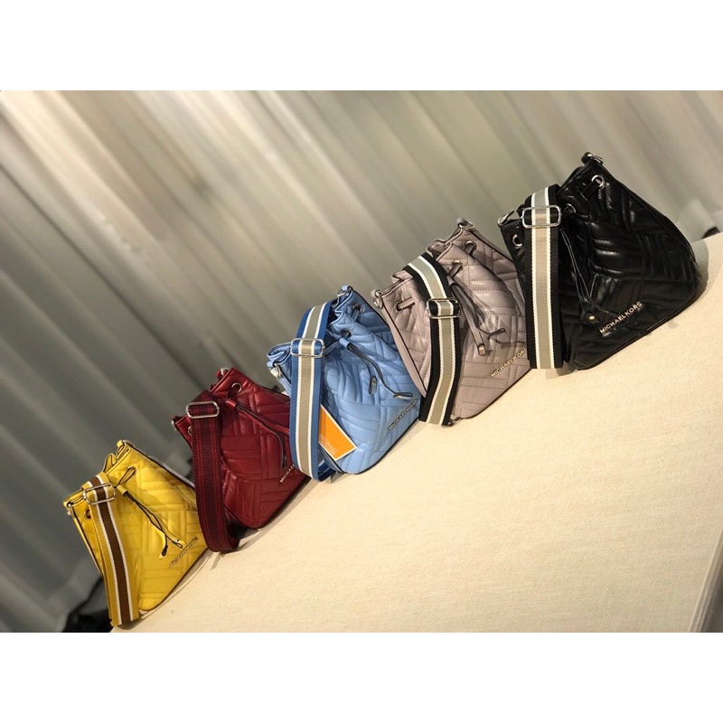 - Túi bucket mini rút dây  Peyton bucket bag-kèm dây đeo bản to cá tính-tone màu trẻ trung classic