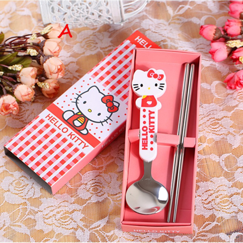 Bộ dụng cụ ăn gồm muỗng hình Hello Kitty / Doremon dễ thương tiện dụng cho bé