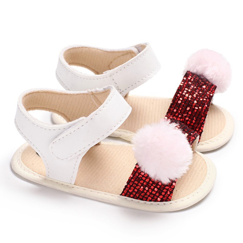 Giày sandals đính bóng lông xinh xắn cho bé