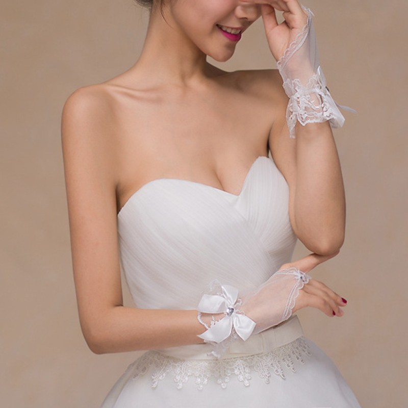 Găng tay cô dâu phối ren hoa đính nơ xinh xắn