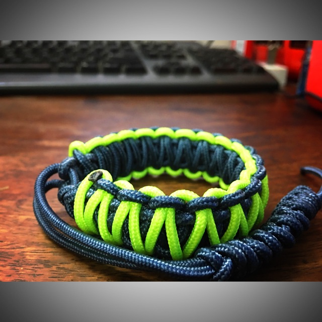 Vòng tay sinh tồn Paracord Mad Max (Bra 001)