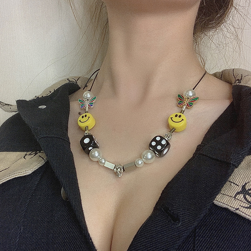 Dây chuyền xâu ngọc trai nhân tạo mặt cười mặt xúc xắc đầu lâu hợp thời trang