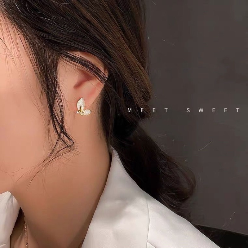 Khuyên tai , bông tai cánh bướm xinh xắn Adela