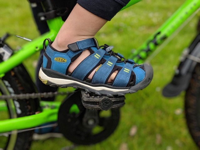 Sandal trẻ em unisex keen xuất xịn - bảo vệ mũi chân cho bé