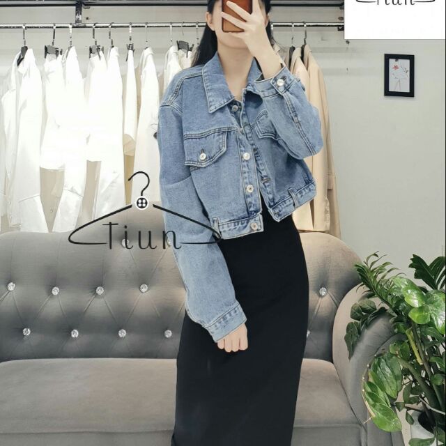 Com bo áo khoác bò cao cấp phối với váy 2 dây body