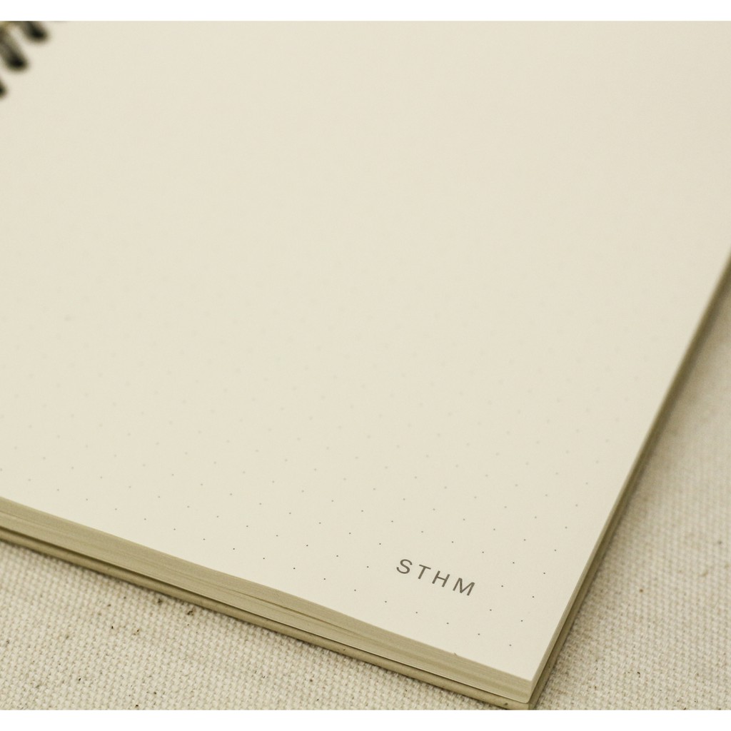 CÓ NGÔI NHÀ NẰM NGHE NẮNG MƯA - Sổ tay bìa cứng - A5 - 022 - STHM stationery