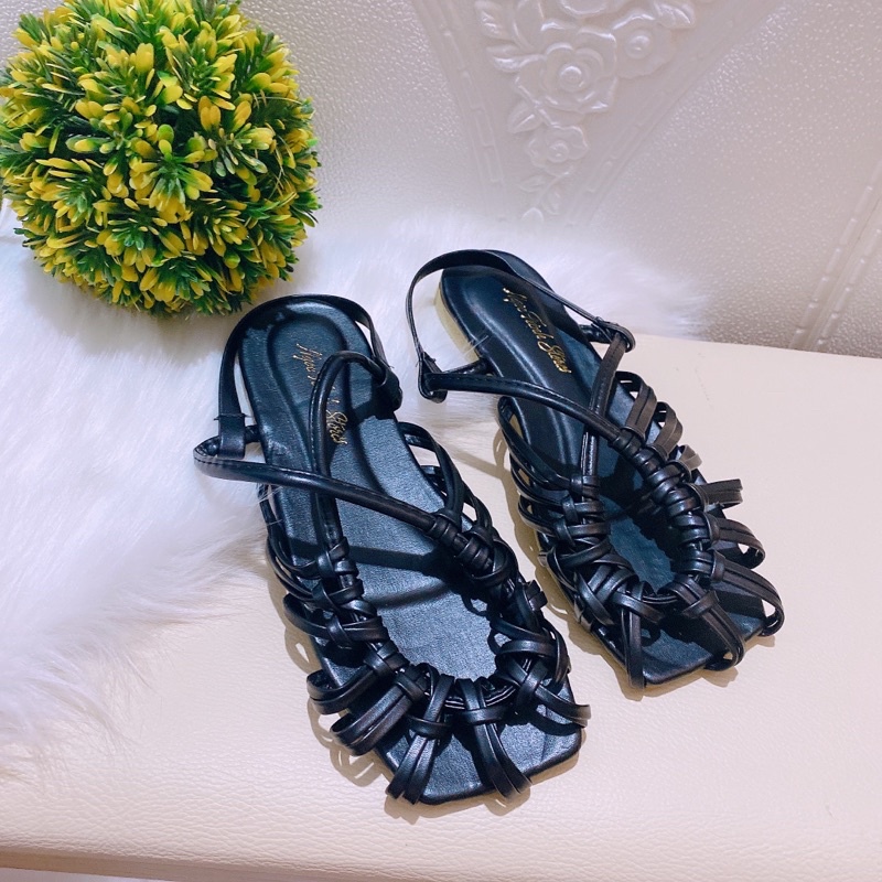 GIÀY SANDAL NỮ BỆT RỌ TRÒN O ĐẸP ĐỘC LẠ