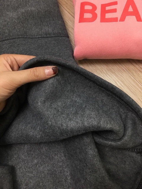 Váy nỉ mũ in chữ