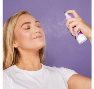 Xịt giữ makeup Tarte Shape Tape Stay Spray Setting Spray