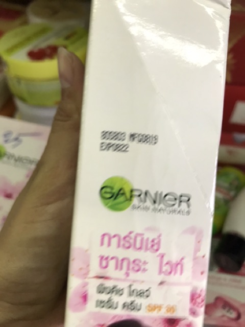 Kem Dưỡng Trắng Da Chống Nắng Garnier Skin Naturals Thái Lan