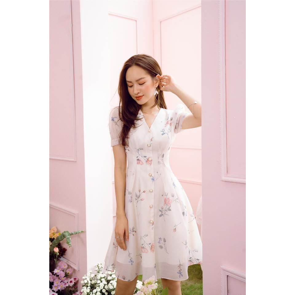 Đầm du lịch, đi biển họa tiết hoa màu trắng đủ 4 size e-1233 | BigBuy360 - bigbuy360.vn