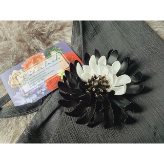 Hoa cúc cài áo handmade black n white