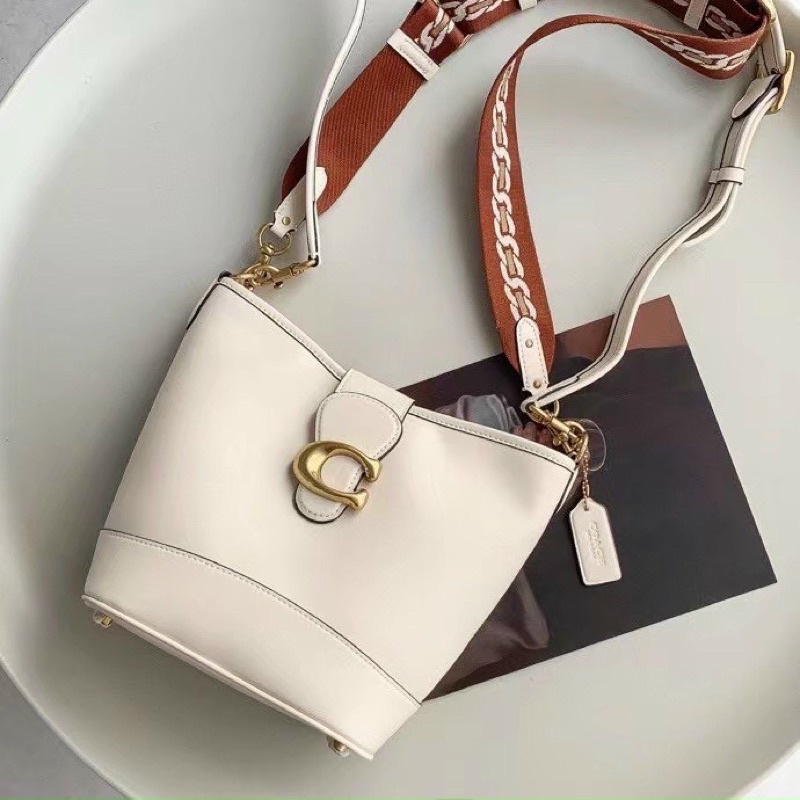 Túi Bucket Coach màu trắng