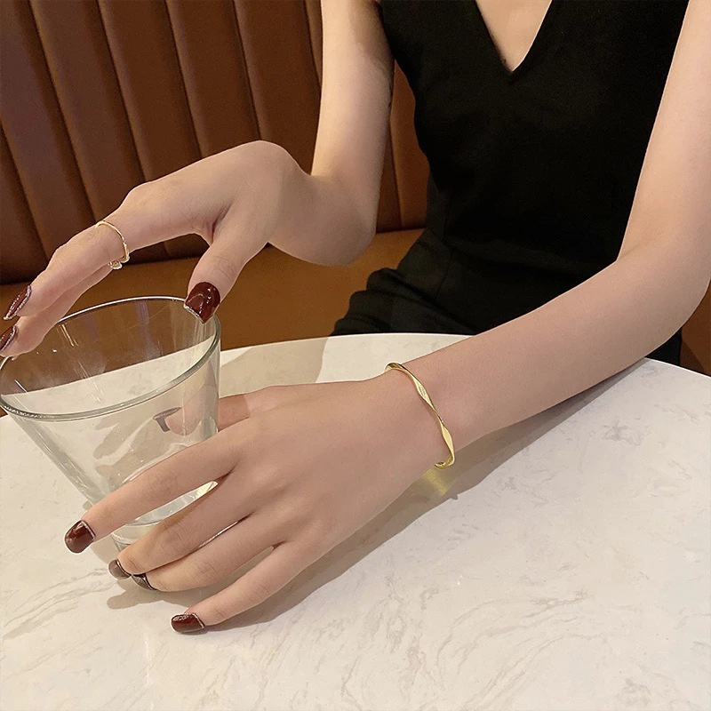 Vòng Đeo Tay Thiết Kế Dây Xoắn Thời Trang Hàn Quốc Chất Lượng Cao Có Thể Điều Chỉnh