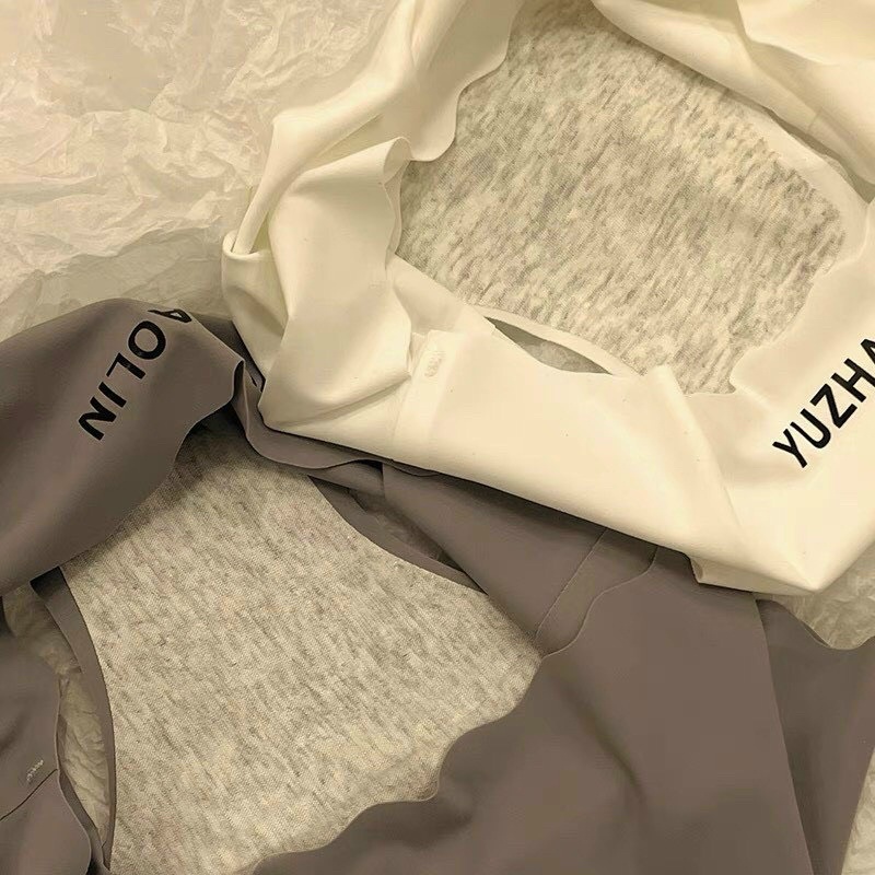 Quần Lót Cánh Sen Sarah Lingerie có màu XÁM ĐEN TRẮNg