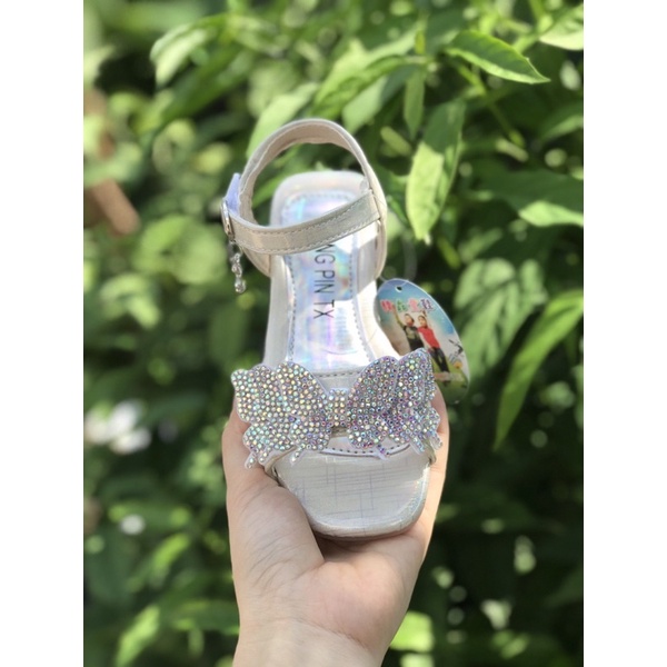 Sandal đính nơ gắn cườm cho bé gái 8107- dép quai hậu của bé đi học đế dẻo có gót êm chân chắc chắn (sz27-sz37) 8109