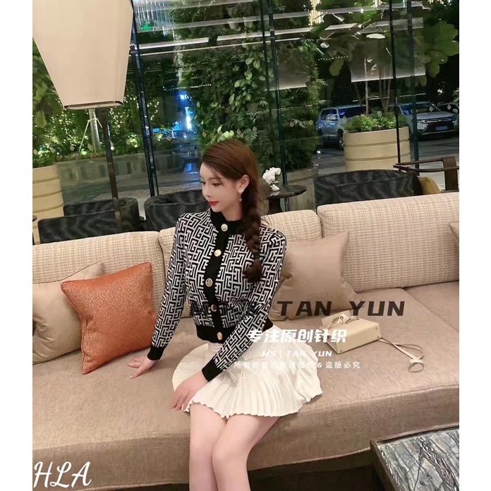 Áo len hoạ tiết Siêu Hot Khuy Sang Chảnh 3 Màu