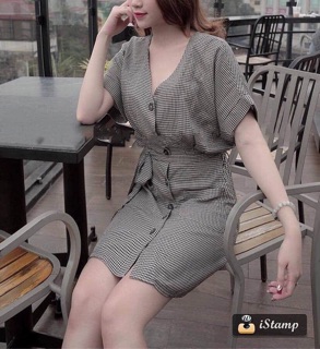 Bán sỉ váy kẻ cổ v cúc dọc