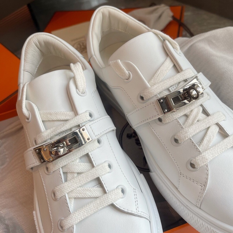 Giày Thể Thao Da Bò Màu Trắng Khóa Bạc Thoải Mái Thời Trang Cặp Đôi Model kelly