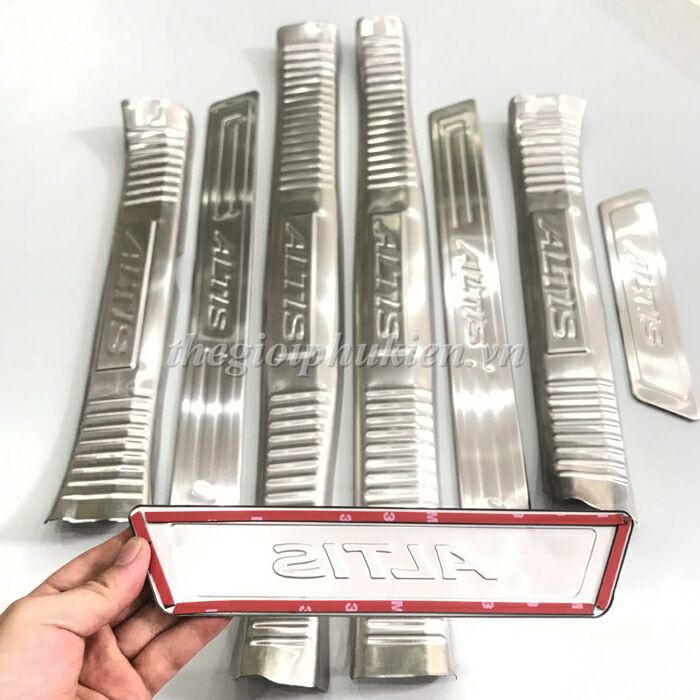 Bộ Ốp bậc, Nẹp bước chân Toyota Corolla Altis 2016-2022 - INOX(hàng cao cấp)