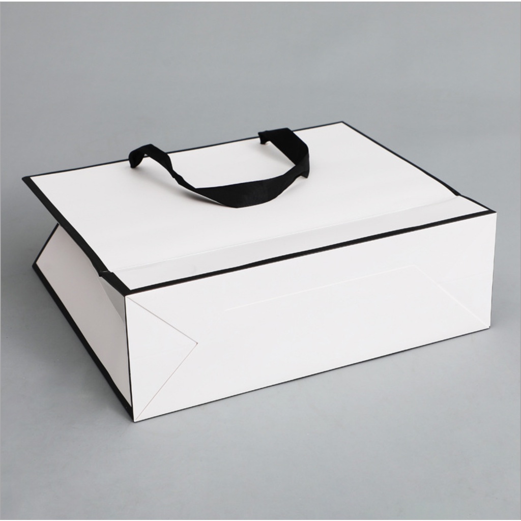 Túi giấy bìa cứng trắng viền đen, quai xách vải đen