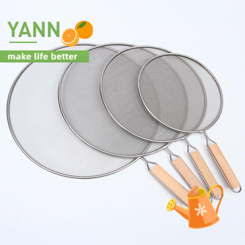 Tấm lưới bằng thép không gỉ chống văng dầu mỡ có tay cầm bằng gỗ tiện dụng