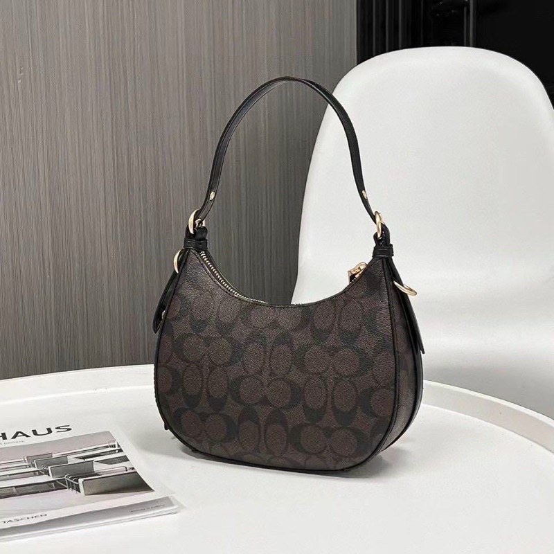 Túi Coach signature hobo