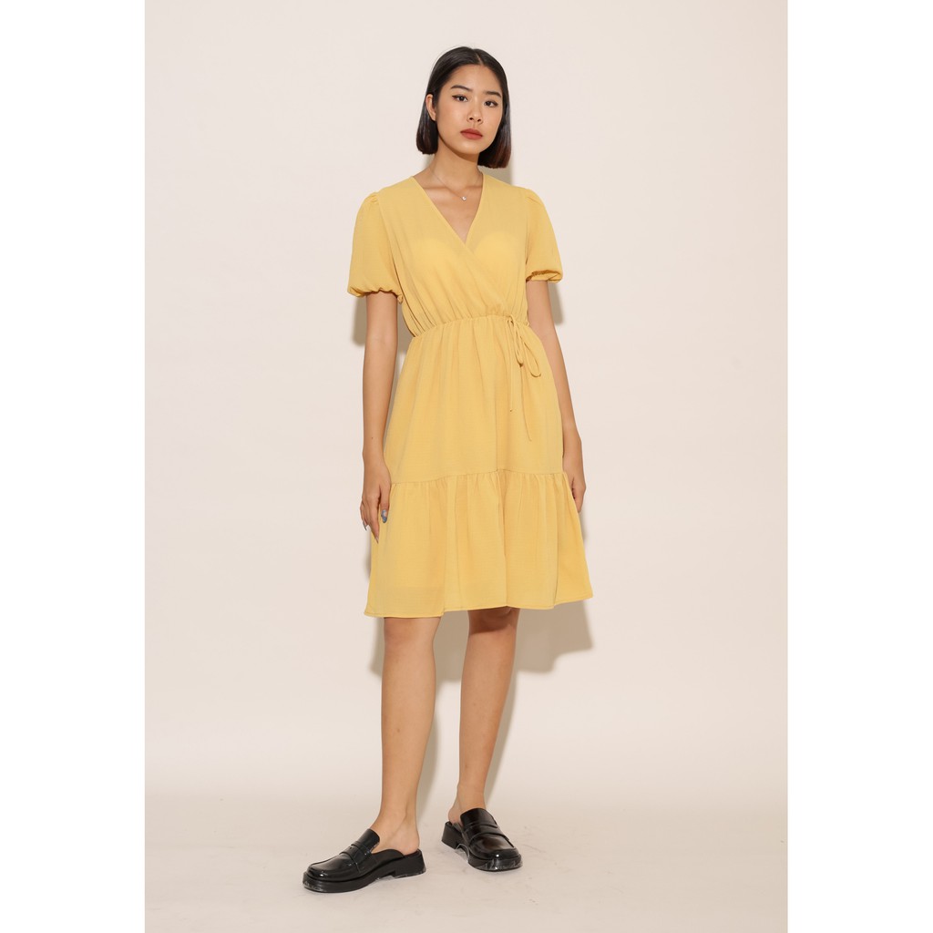 Đầm nữ dáng suông ngắn tay nhấn eo thời trang GAGO yellow tiered mini dress màu vàng GG3147