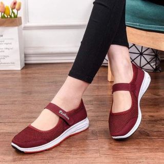Giày tập cho mẹ và bà