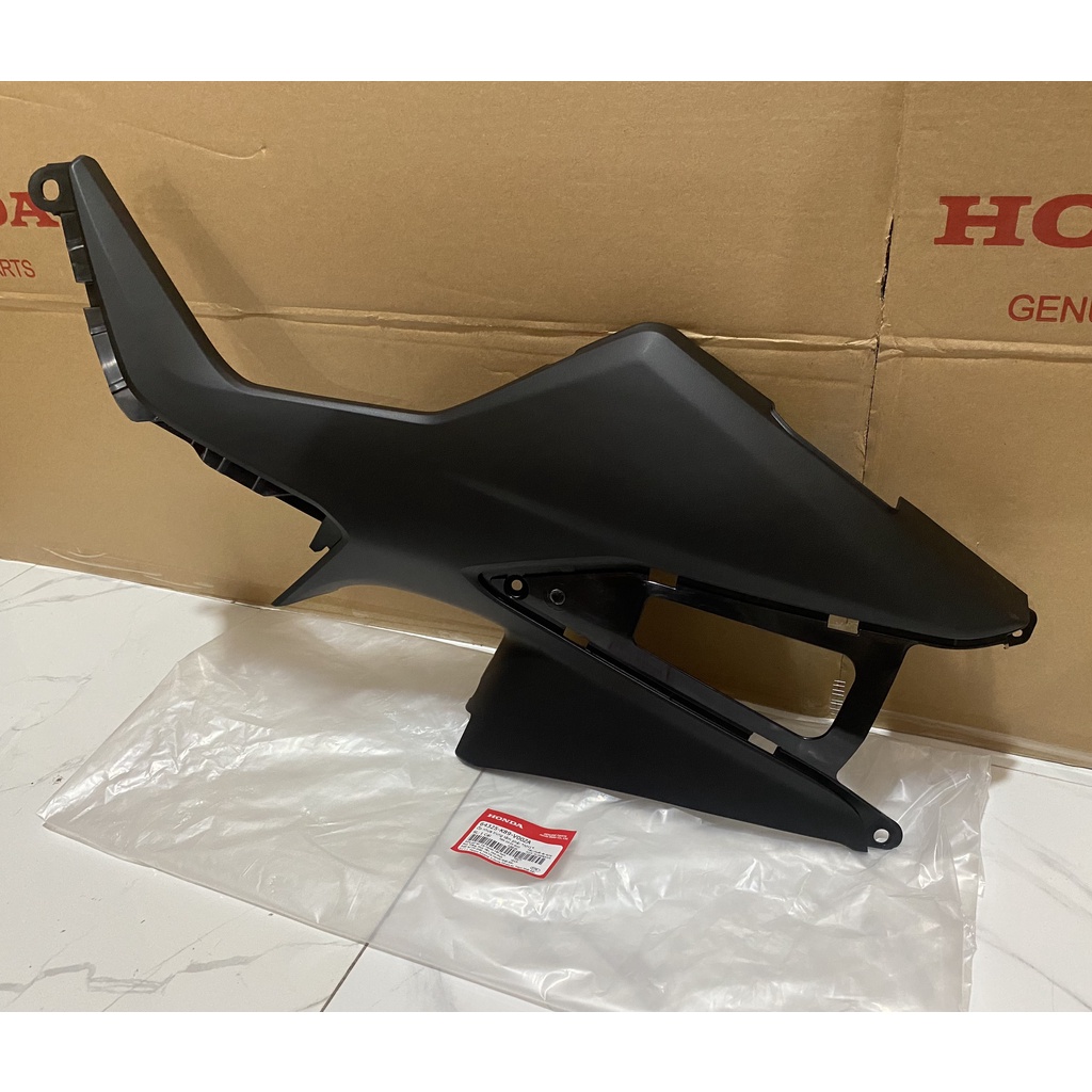 Ốp nhựa trung tâm bên phải HONDA WAVE A110 năm 2017-2018-2019-2022-2023.