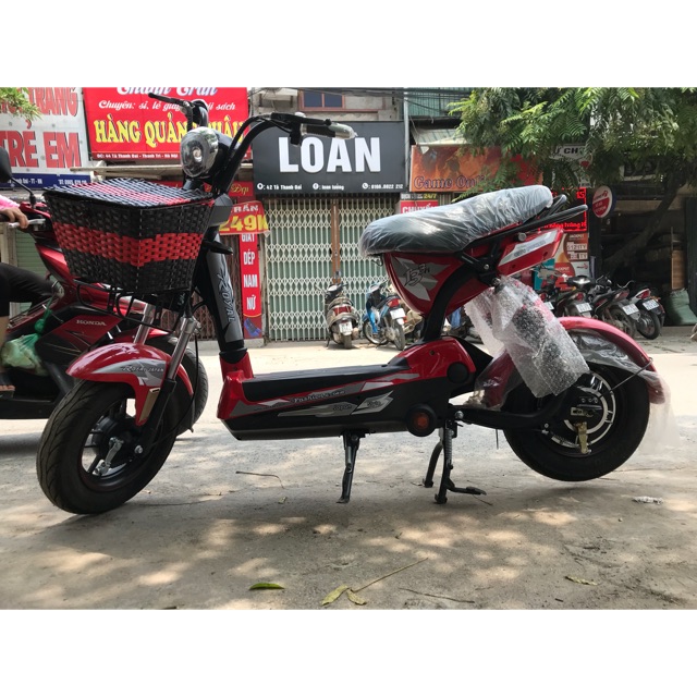 Xe m133 màu đỏ