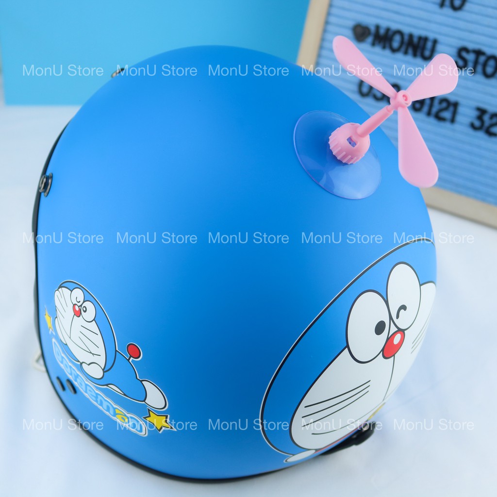 Chong chóng tre DORAEMON DOREMON gắn mũ bảo hiểm dễ thương được chọn màu MON0039