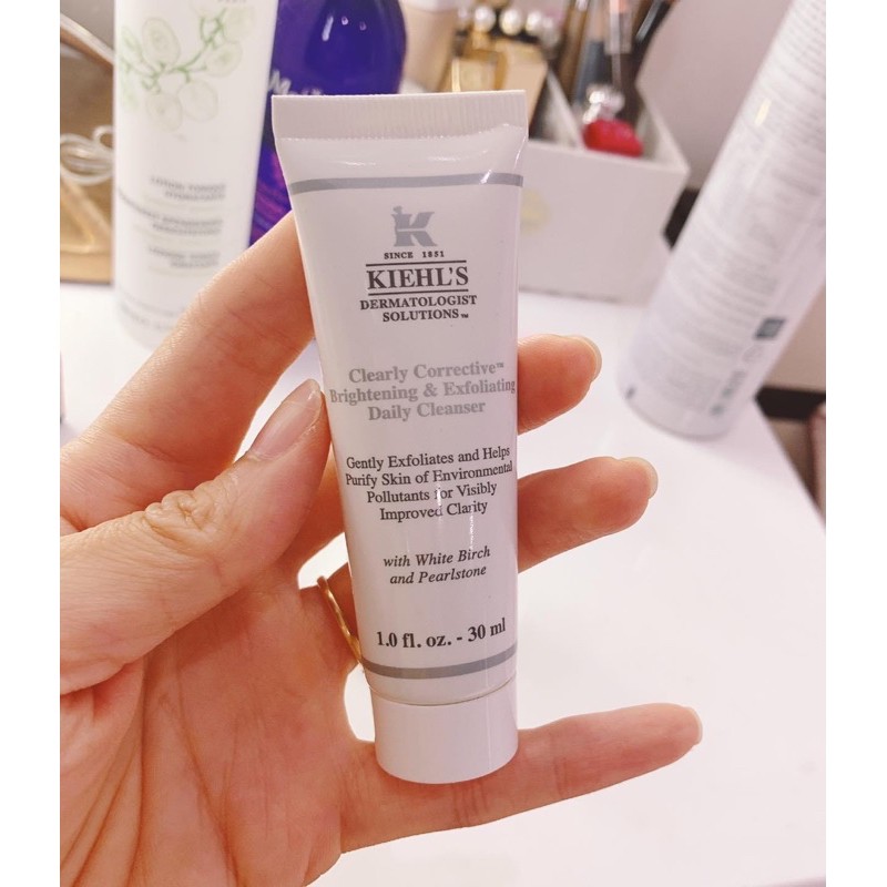Sữa rửa mặt Sáng Da KIEHL'S Clearly Corrective Brightening & Exforliating Daily Cleanser