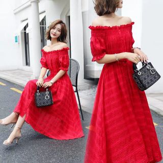 Đầm xoè bẹt vai dúng nổi