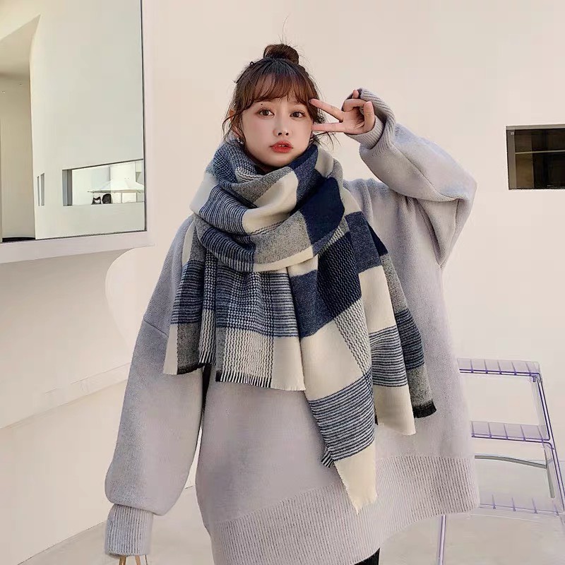 Khăn Choàng Vải Cashmere Phối Tua Rua Họa Tiết Sọc Caro
