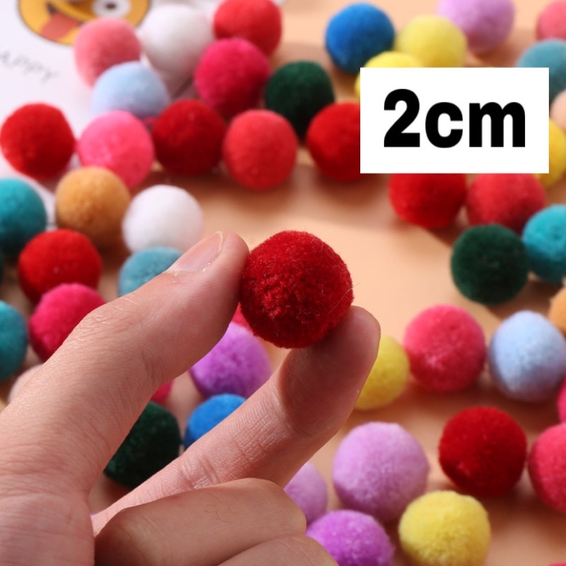 Pom pom trang trí